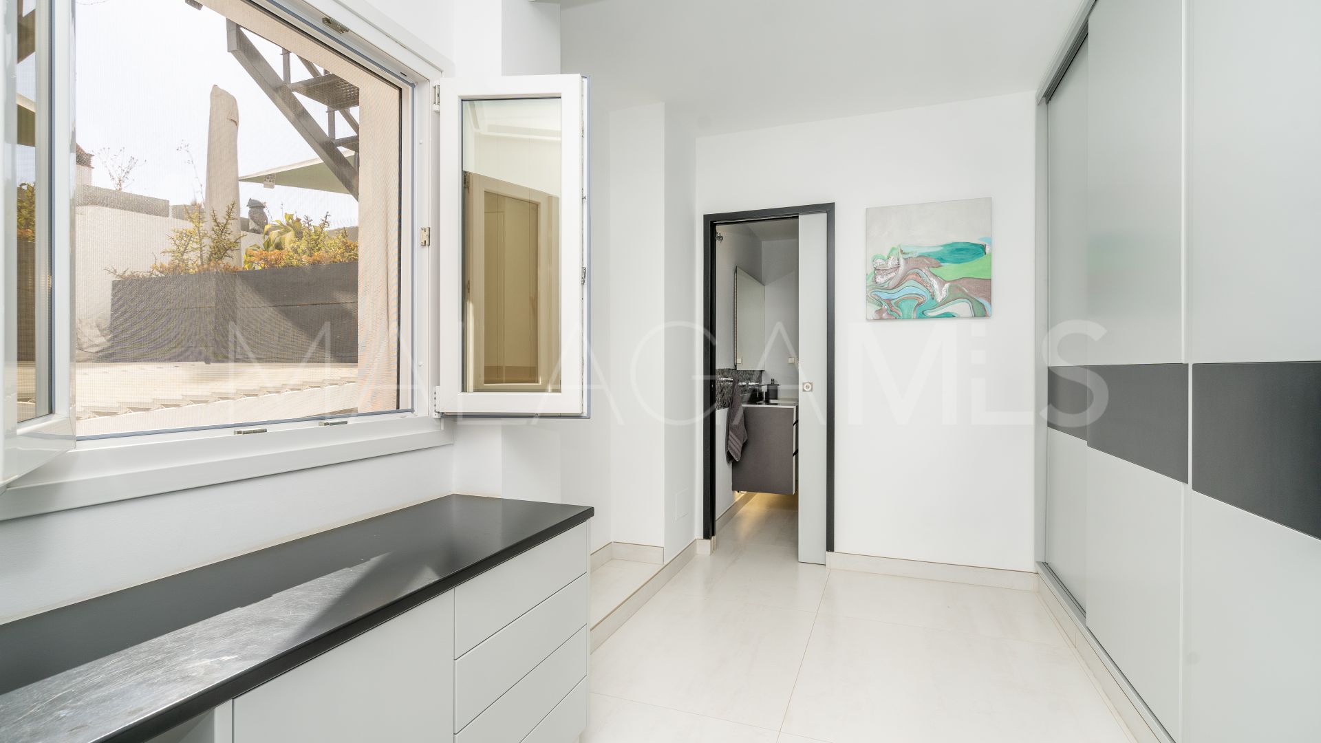 Buy adosado in Estepona Casco Antiguo with 4 bedrooms