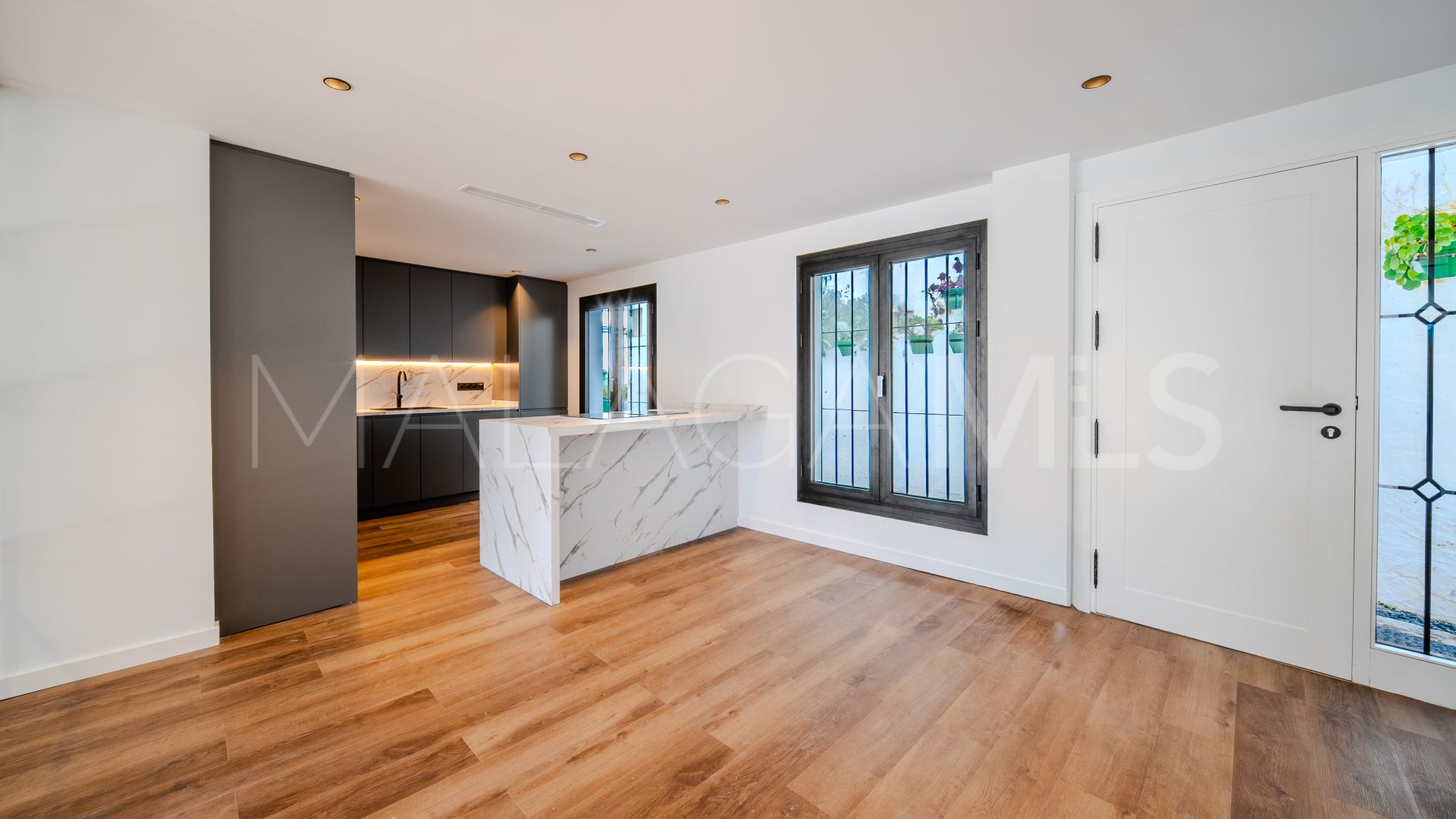 Buy adosado de 3 bedrooms in Estepona Casco Antiguo