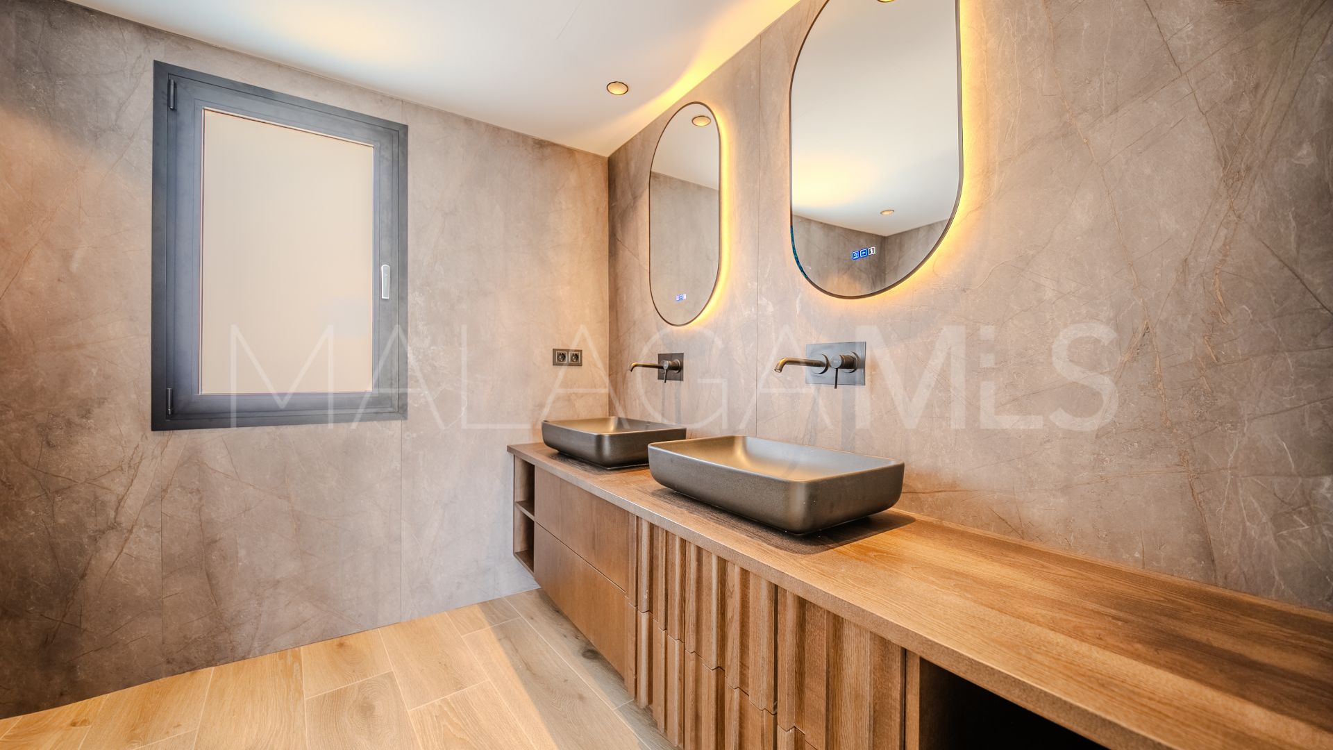 Buy adosado de 3 bedrooms in Estepona Casco Antiguo