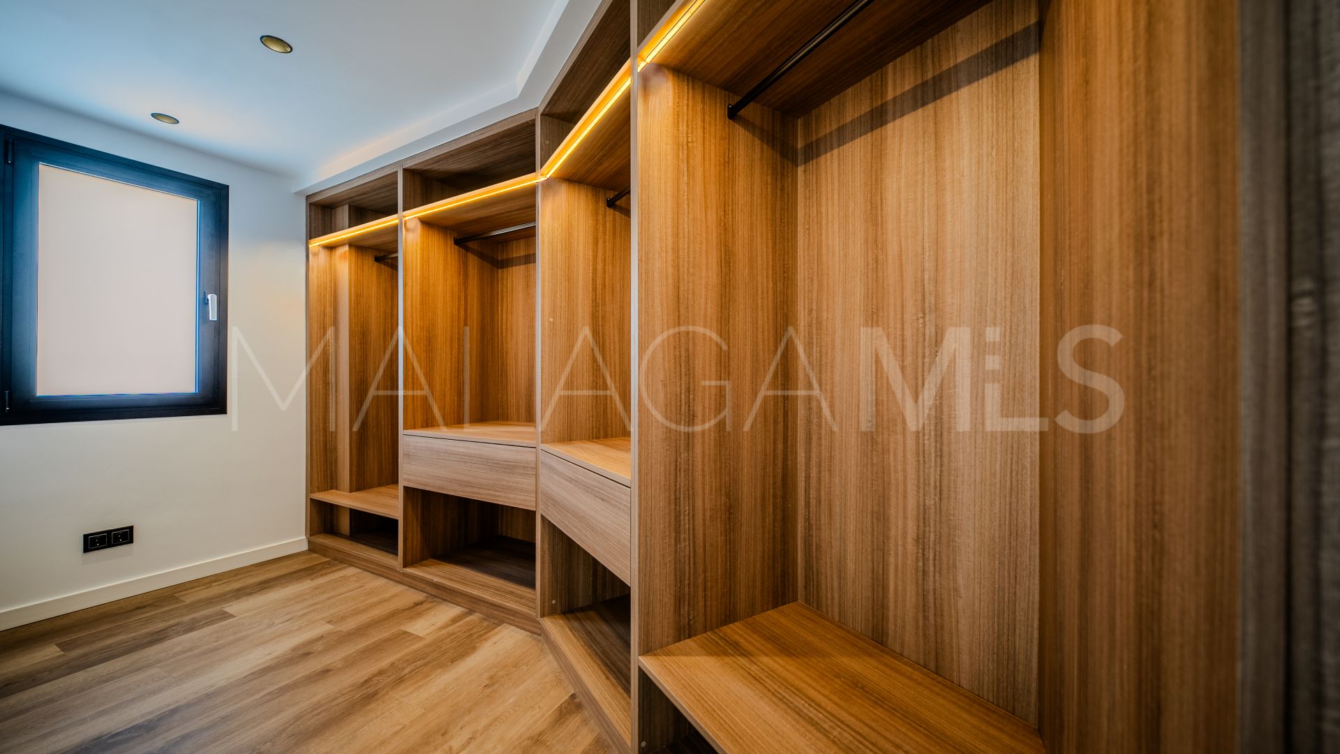 Buy adosado de 3 bedrooms in Estepona Casco Antiguo