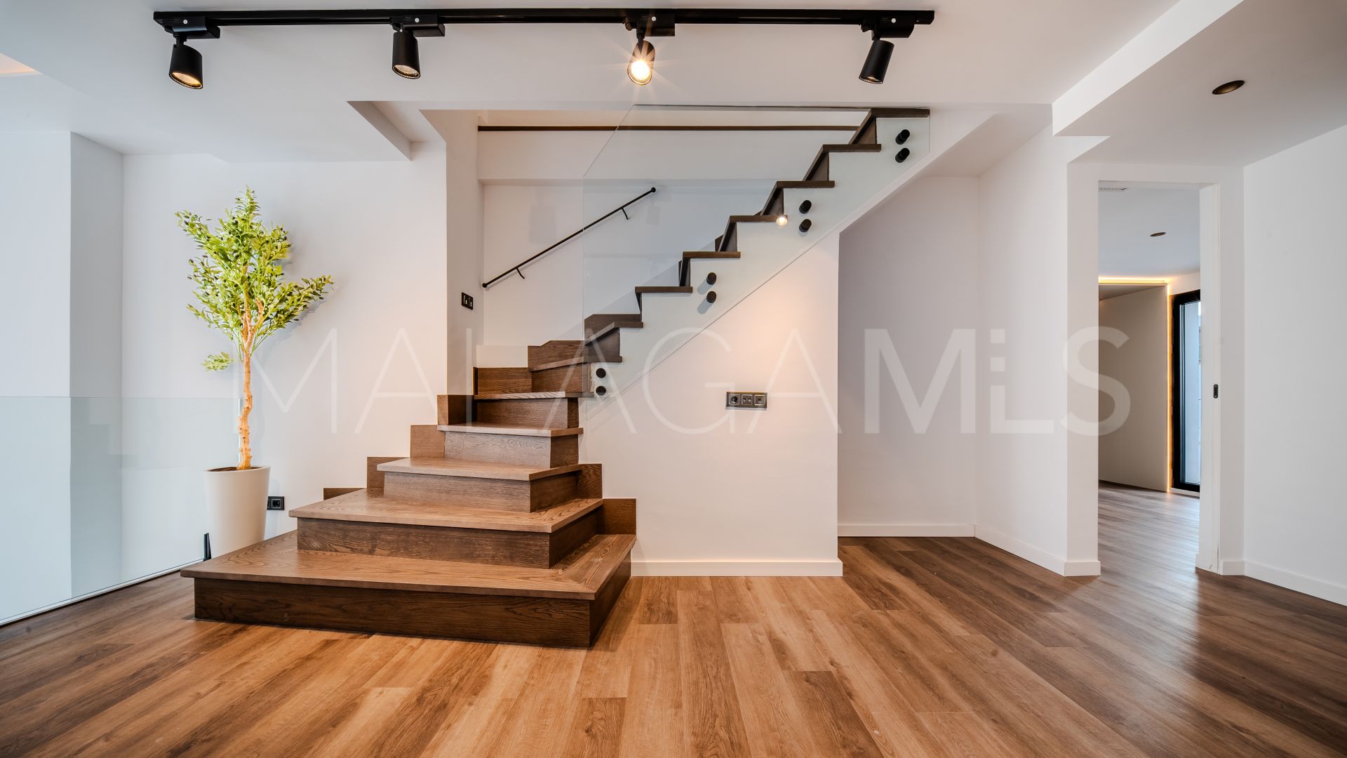 Buy adosado de 3 bedrooms in Estepona Casco Antiguo