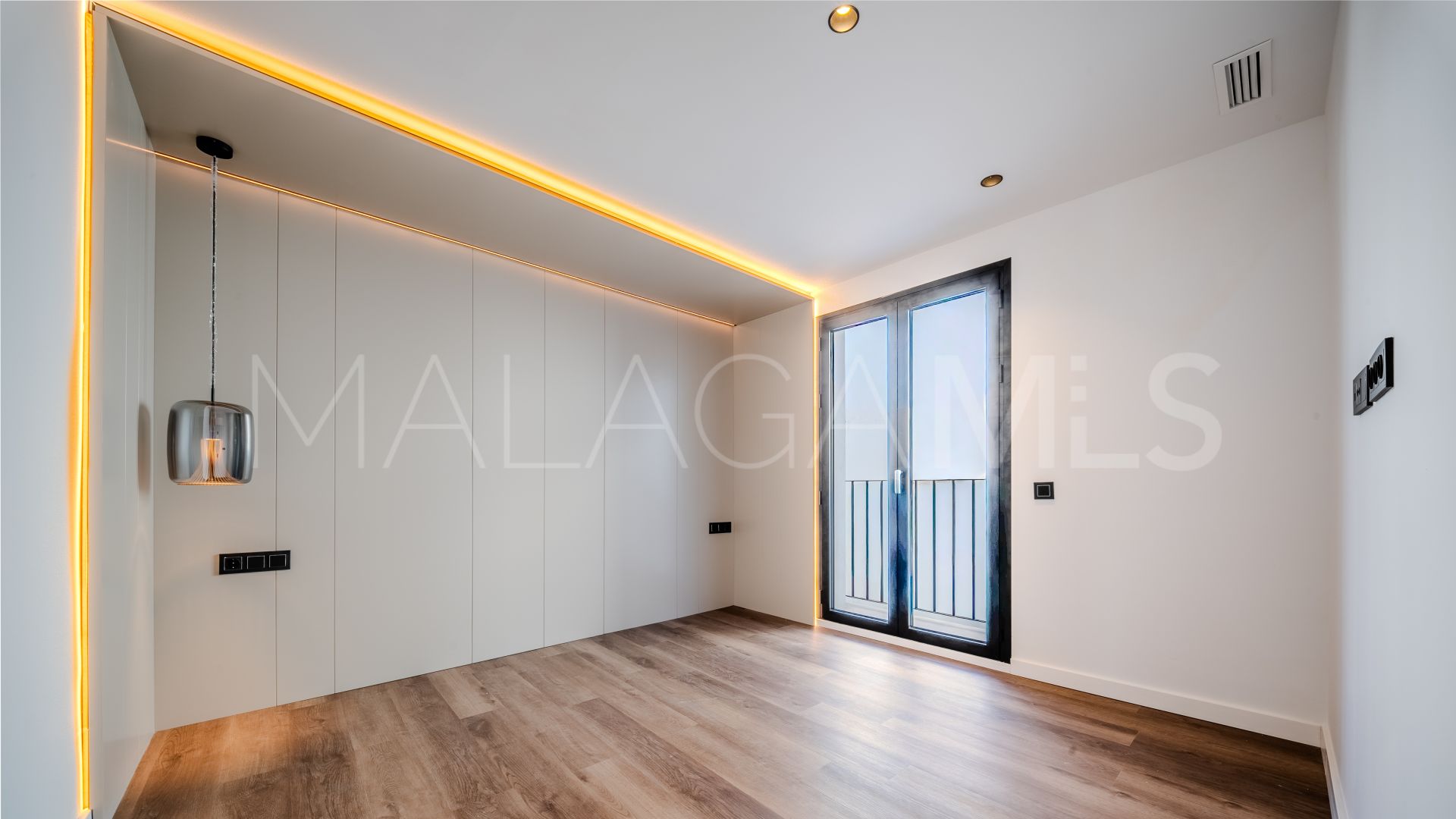 Buy adosado de 3 bedrooms in Estepona Casco Antiguo