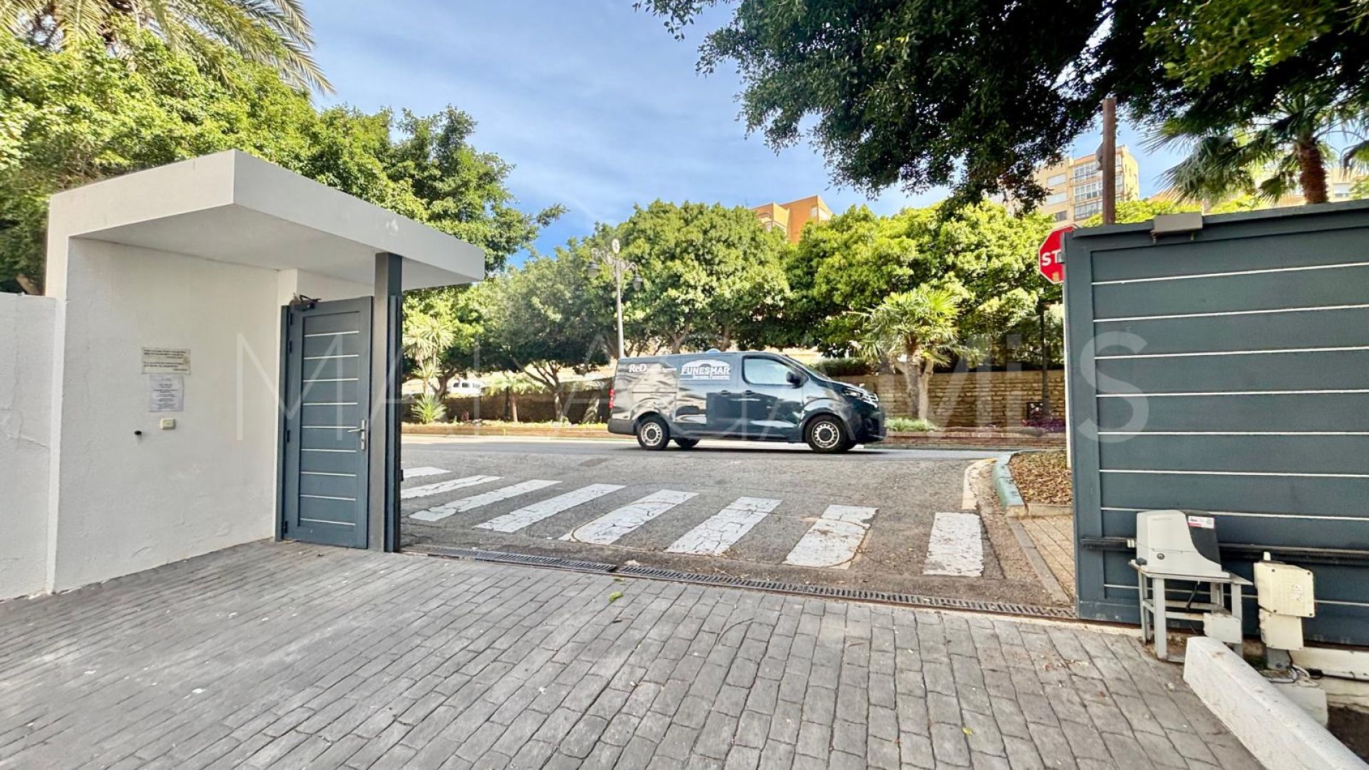 Markplanslägenhet for sale in Estepona Puerto