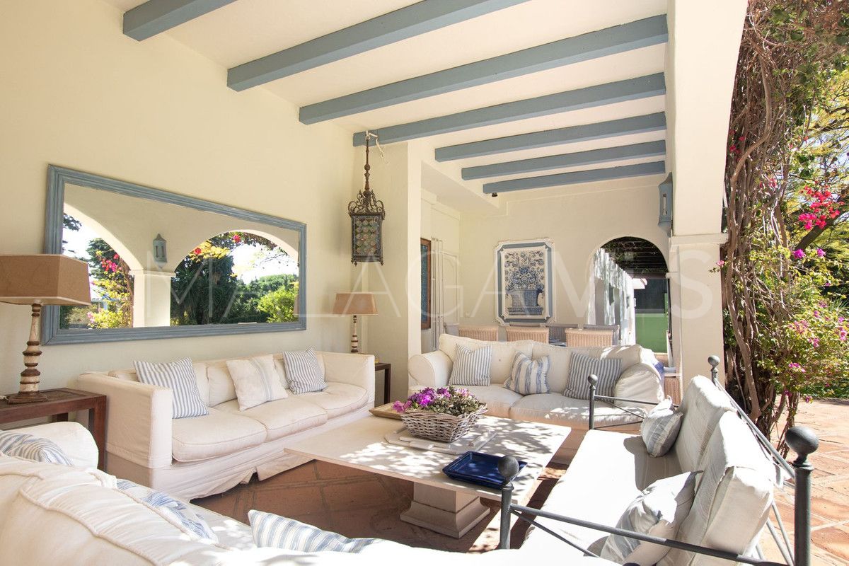 Villa for sale with 8 bedrooms in Calahonda