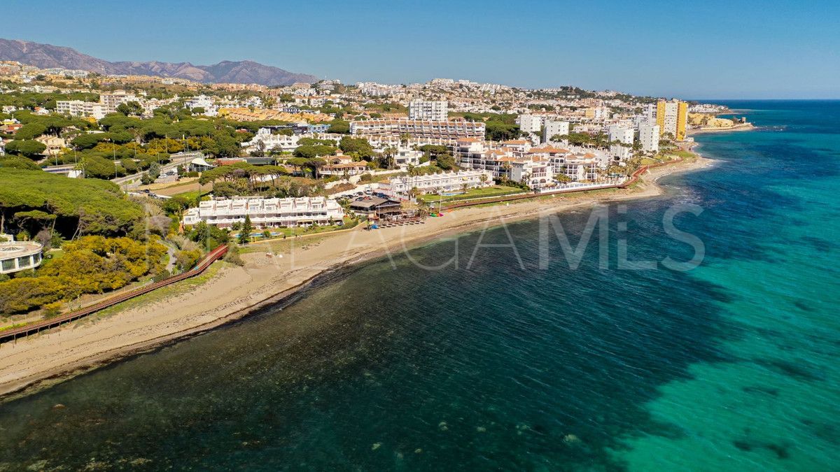 Villa for sale with 8 bedrooms in Calahonda