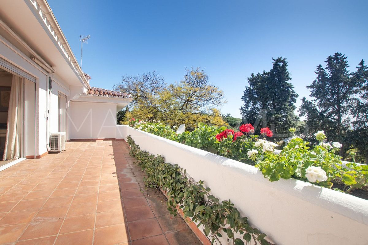 Villa for sale with 8 bedrooms in Calahonda