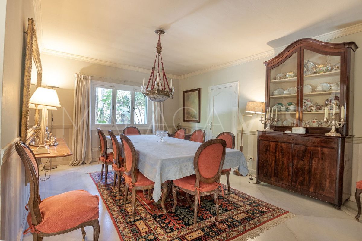 Villa for sale with 8 bedrooms in Calahonda