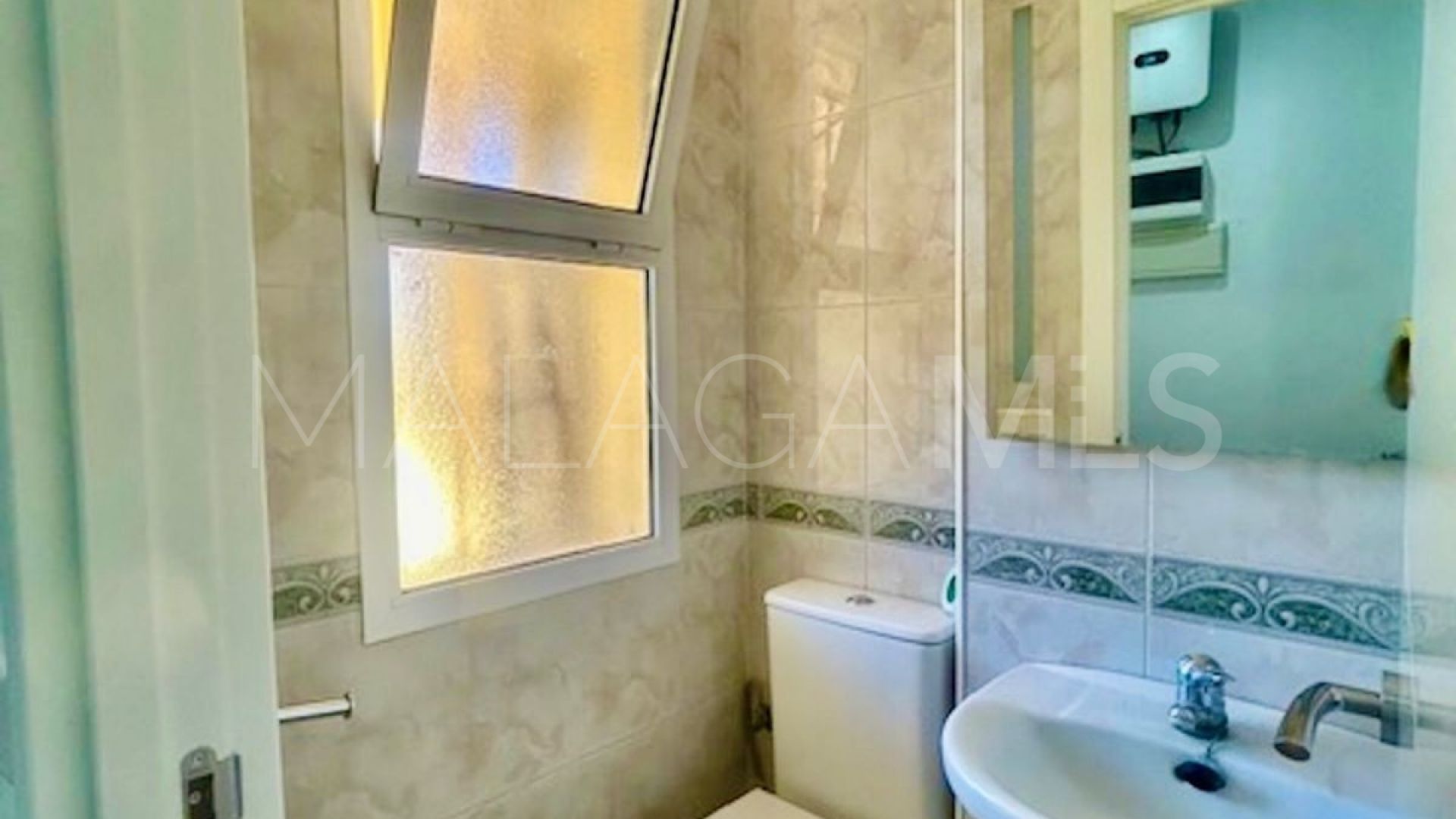 Adosado with 3 bedrooms for sale in New Golden Mile