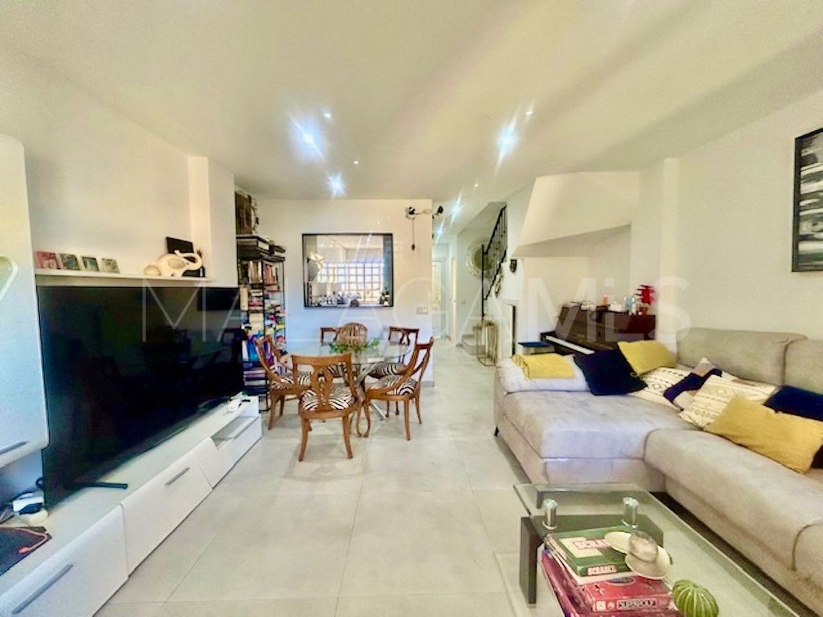Adosado with 3 bedrooms for sale in New Golden Mile