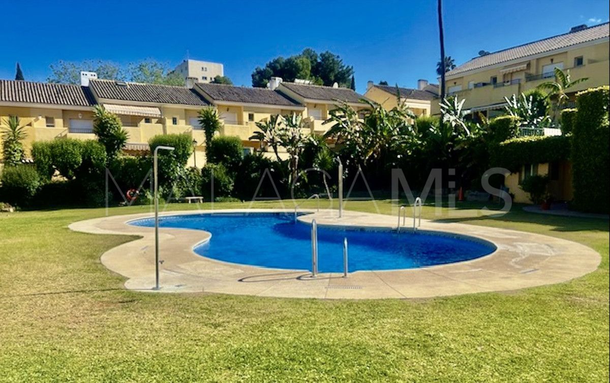 Adosado with 3 bedrooms for sale in New Golden Mile