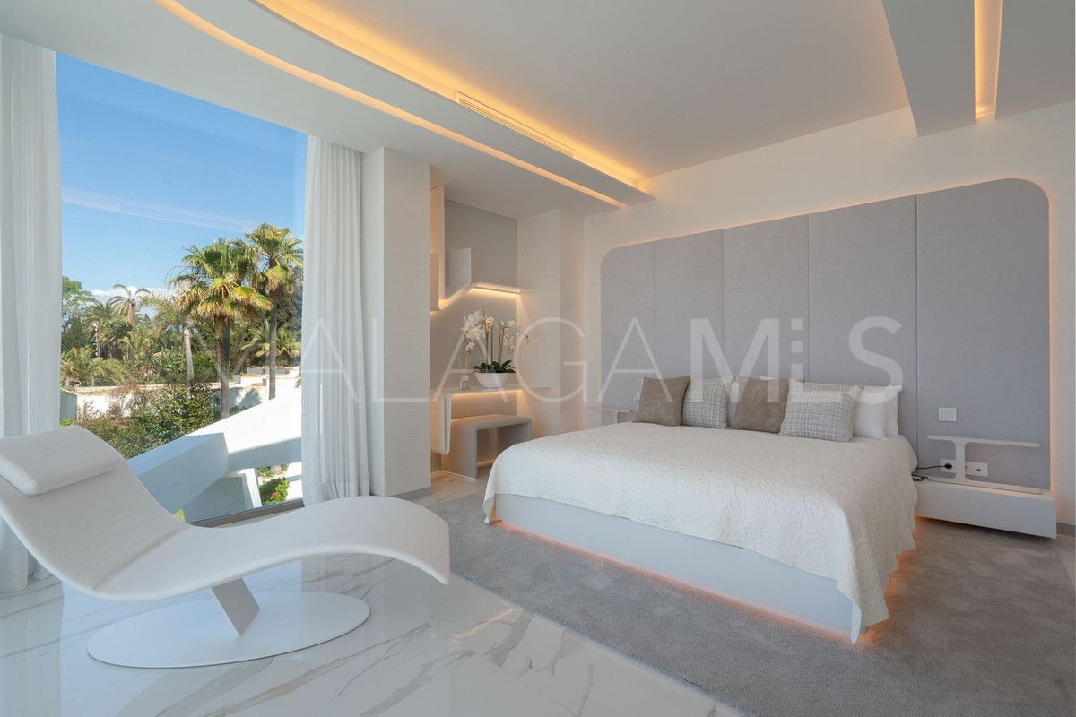 Villa for sale in Los Monteros