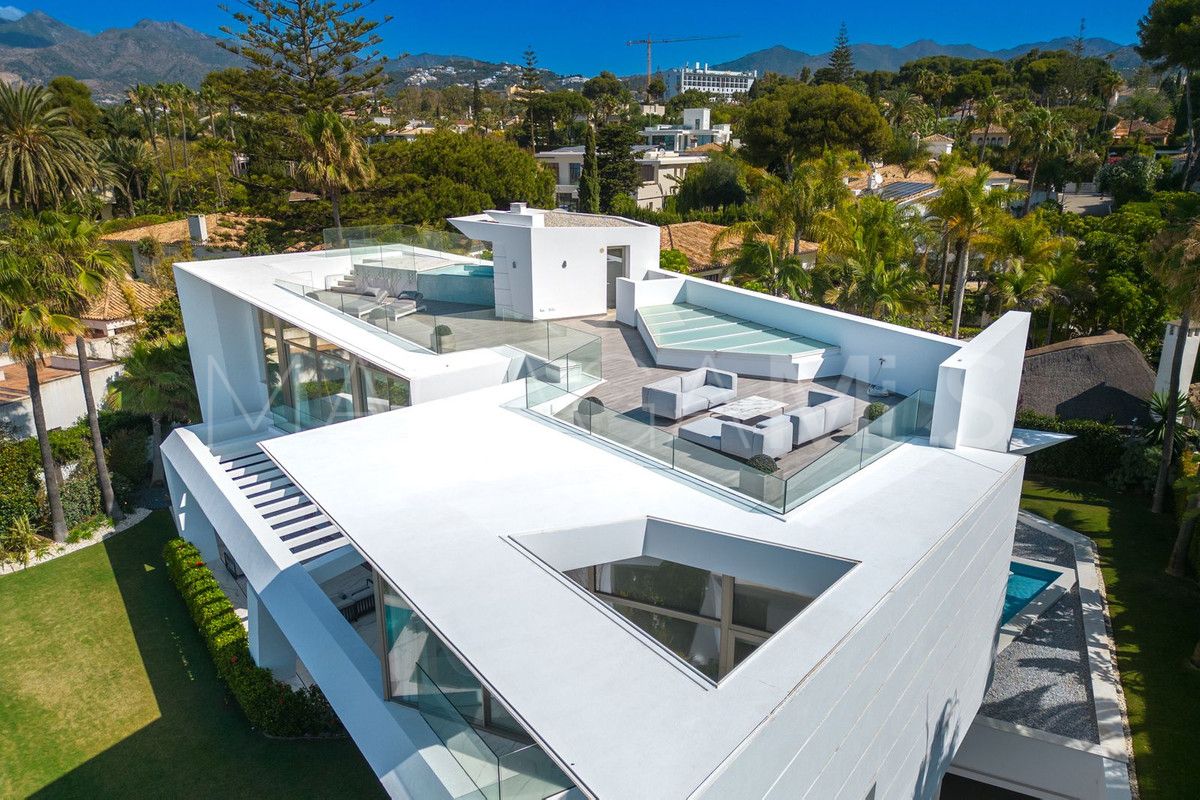 Villa for sale in Los Monteros