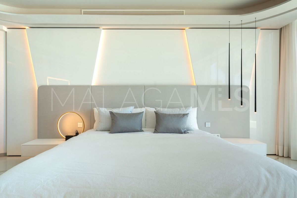Villa for sale in Los Monteros