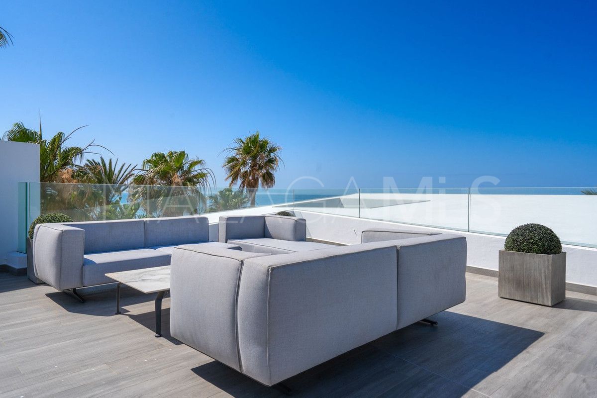 Villa for sale in Los Monteros