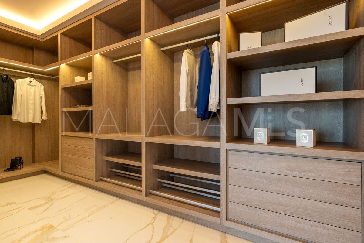 Villa for sale in Los Monteros