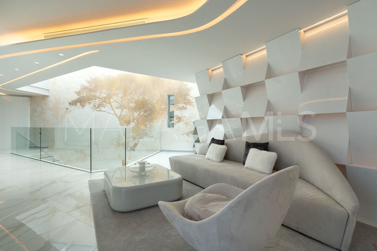 Villa for sale in Los Monteros