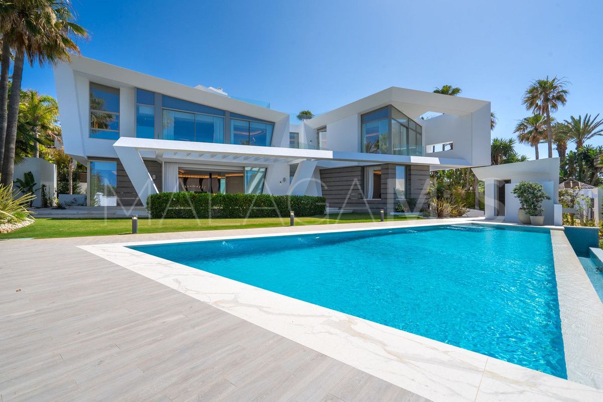 Villa for sale in Los Monteros