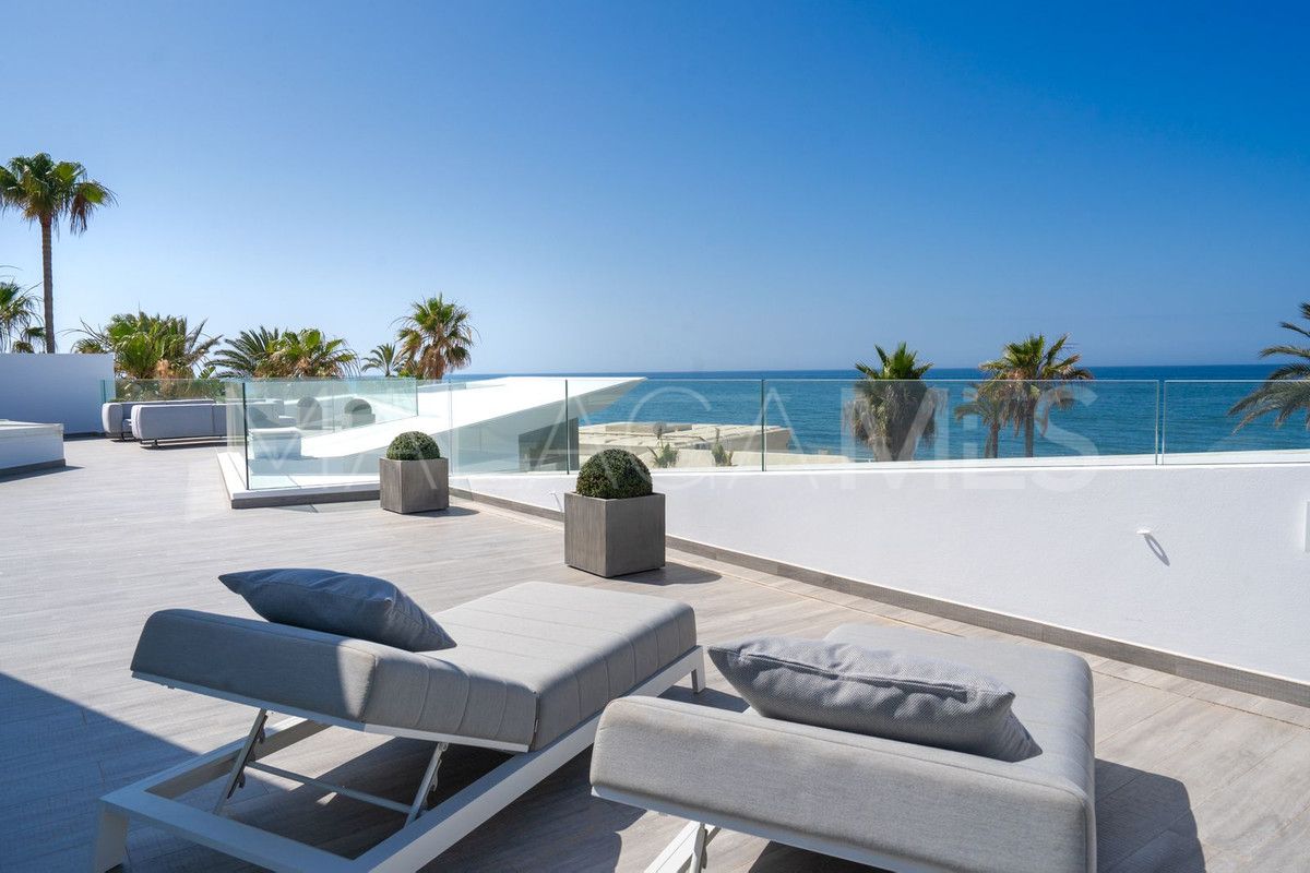 Villa for sale in Los Monteros