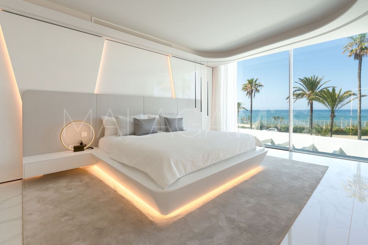 Villa for sale in Los Monteros