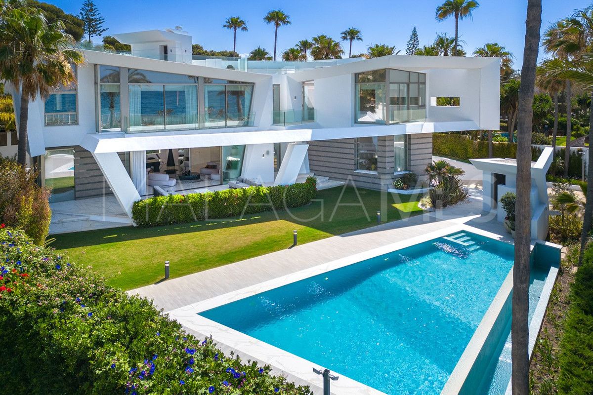 Villa for sale in Los Monteros