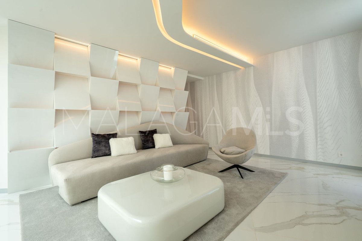 Villa for sale in Los Monteros