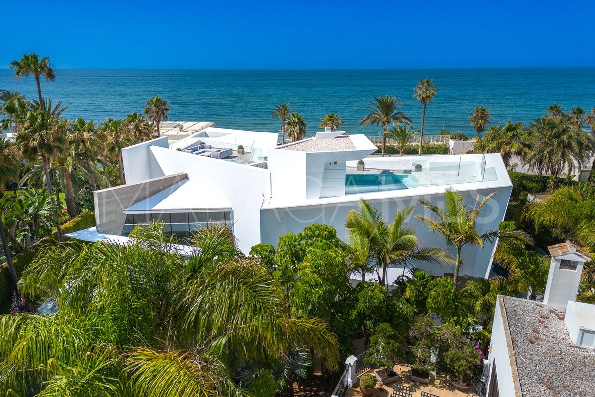 Villa for sale in Los Monteros