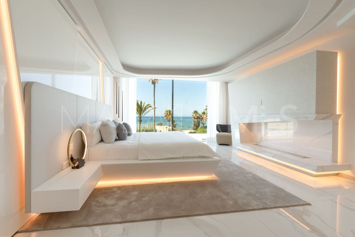 Villa for sale in Los Monteros