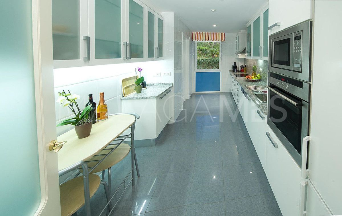 Markplanslägenhet for sale in Nueva Andalucia