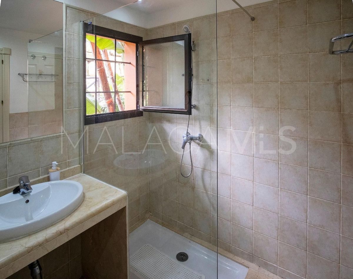 Erdgeschosswohnung for sale in Estepona