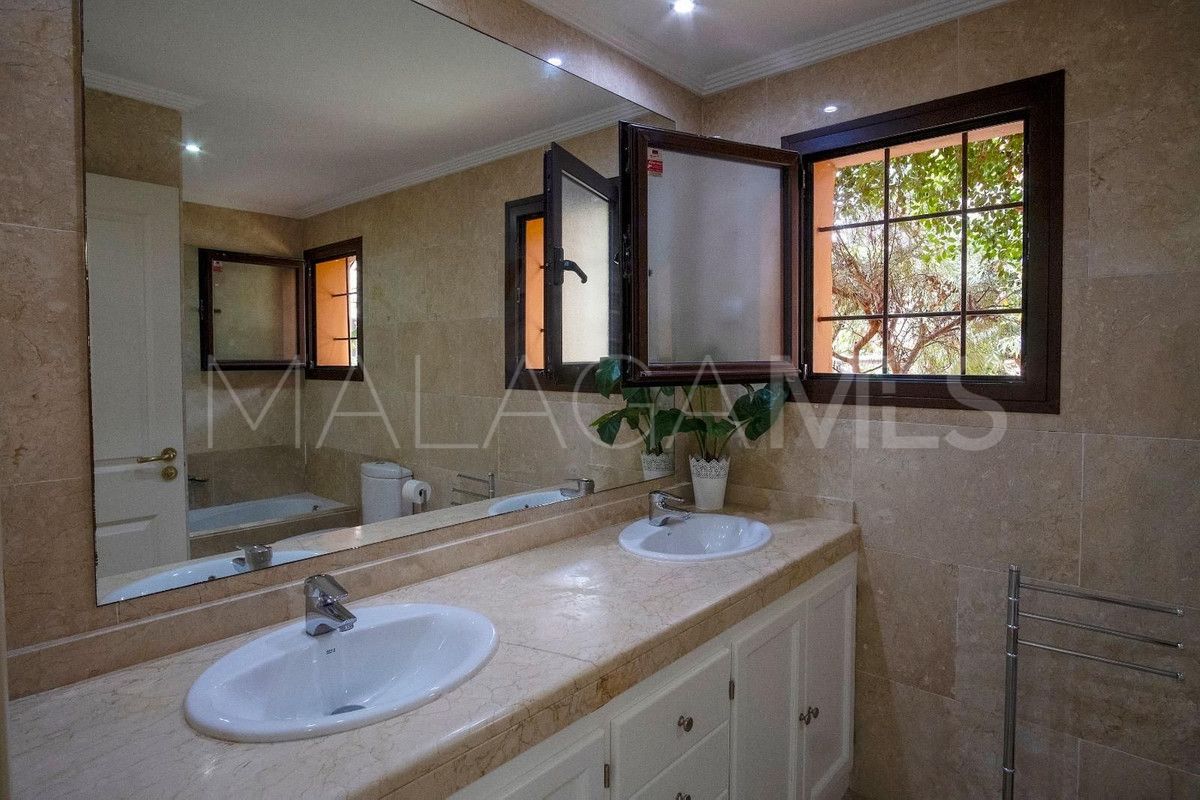 Erdgeschosswohnung for sale in Estepona