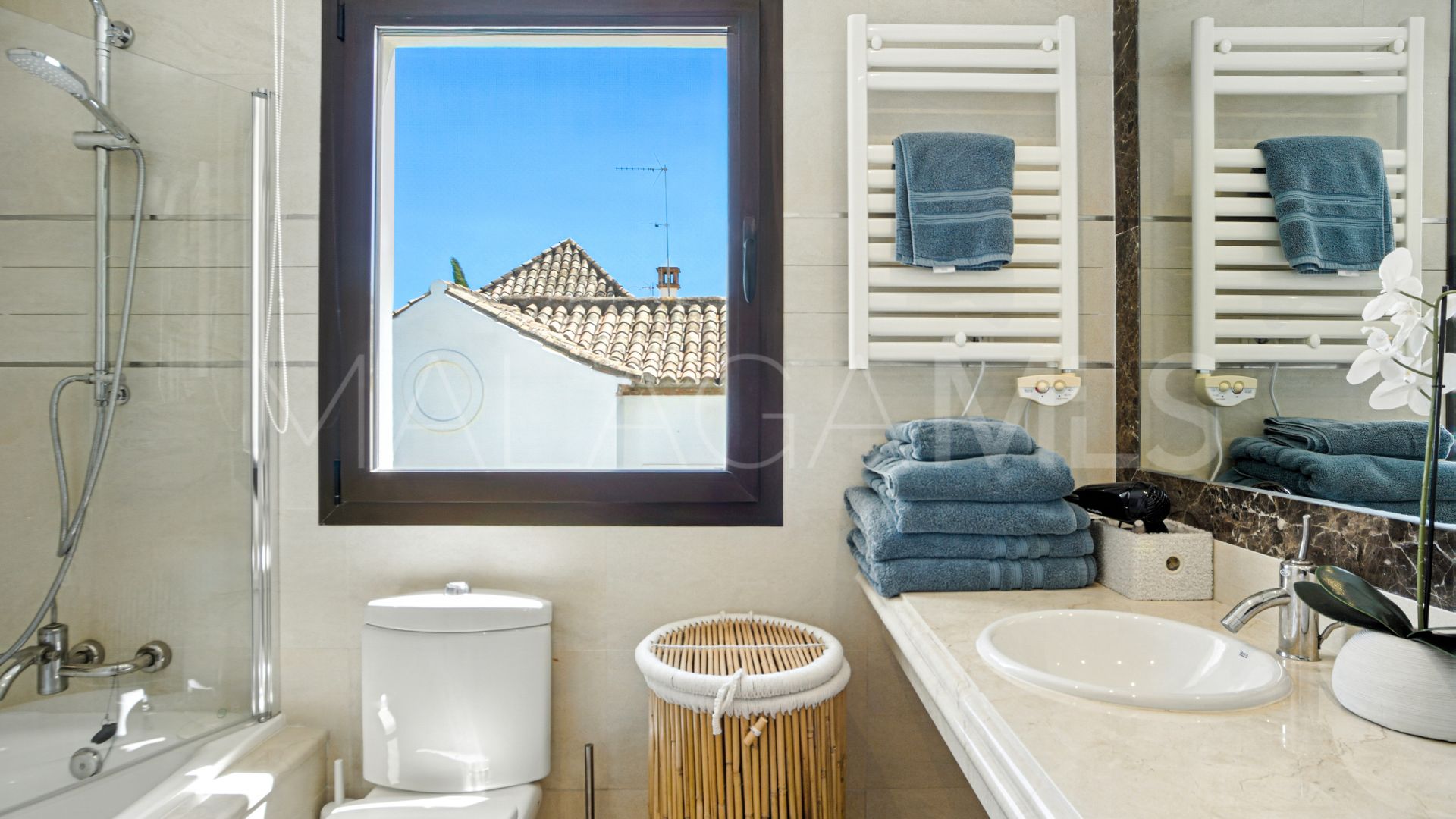 Villa a la venta with 3 bedrooms in Azata Golf