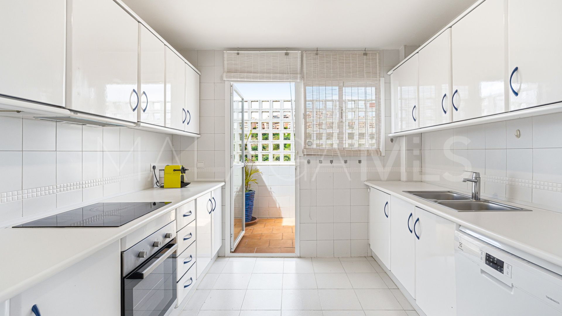 Ático for sale in Calahonda with 3 bedrooms