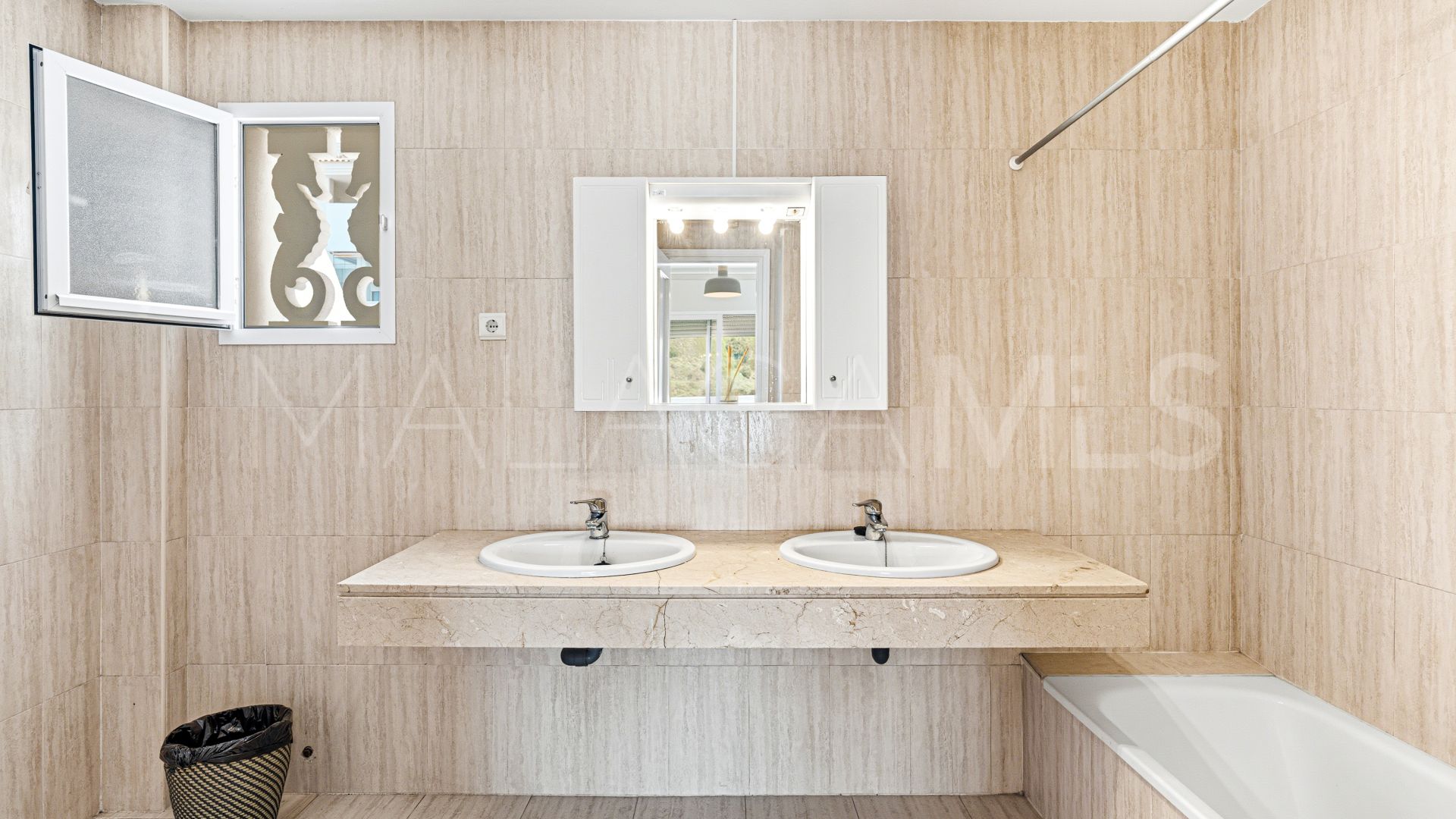 Ático for sale in Calahonda with 3 bedrooms