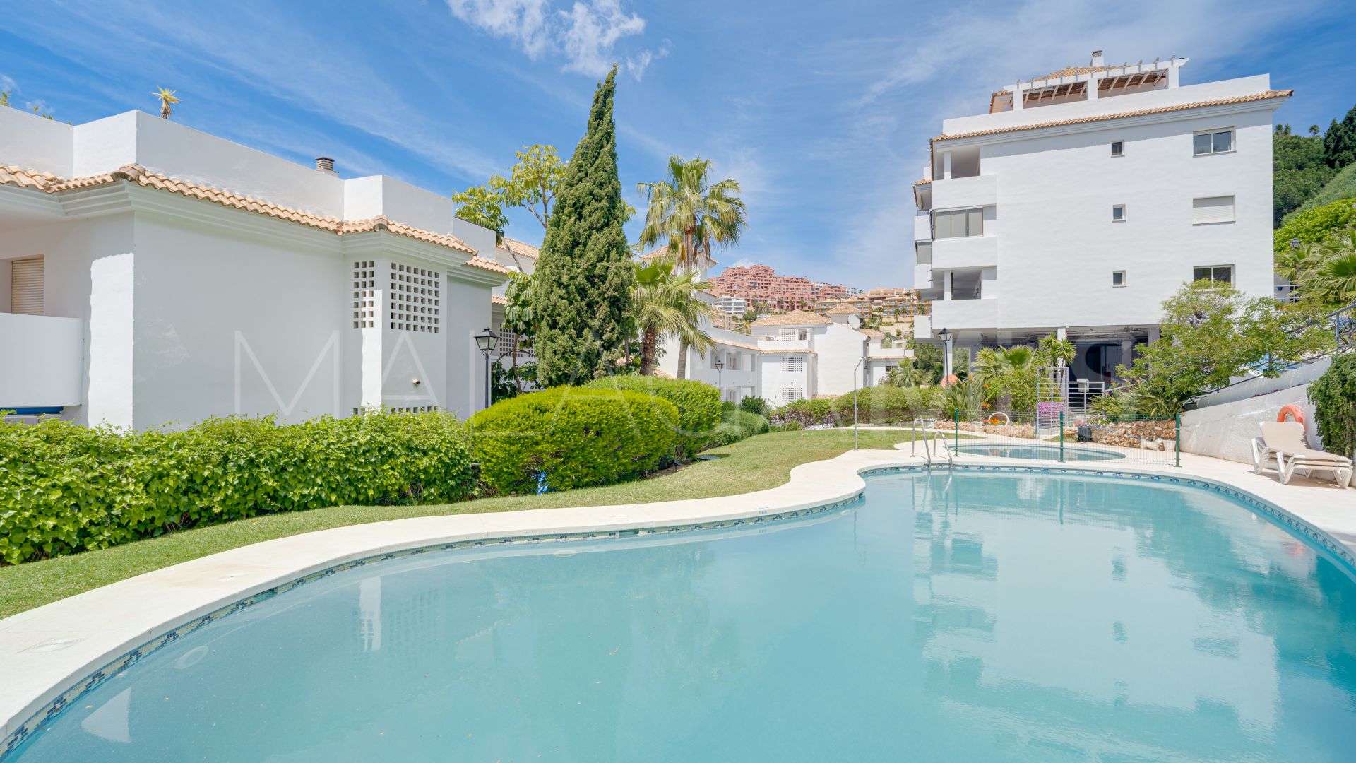 Ático for sale in Calahonda with 3 bedrooms