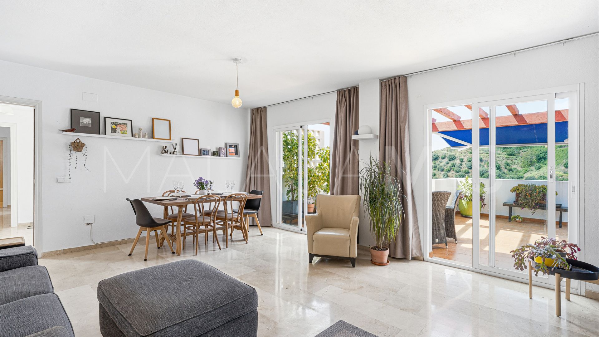 Ático for sale in Calahonda with 3 bedrooms