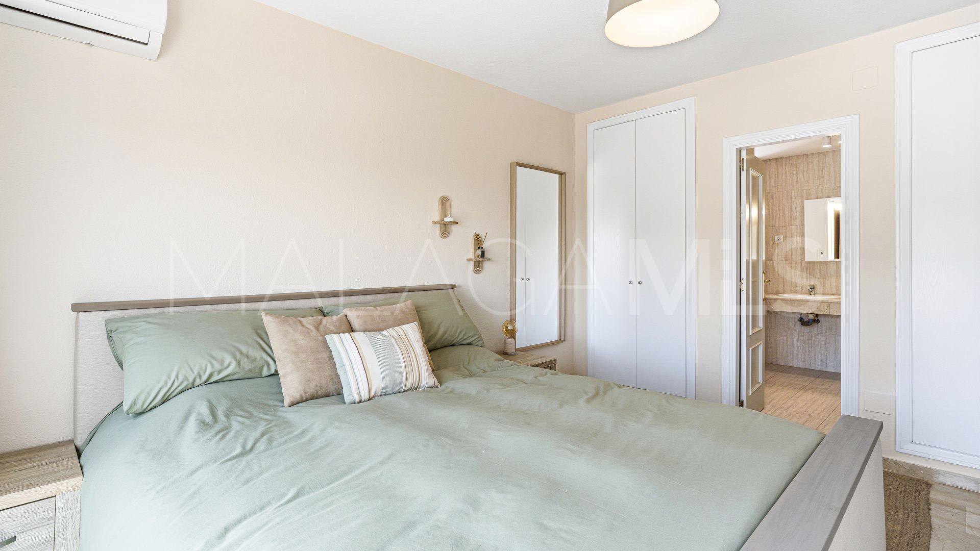 Ático for sale in Calahonda with 3 bedrooms