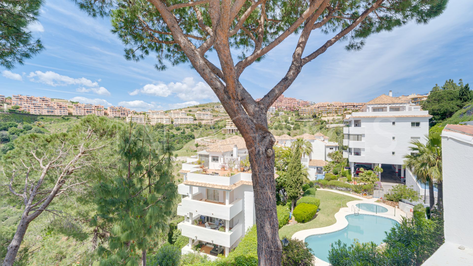 Ático for sale in Calahonda with 3 bedrooms