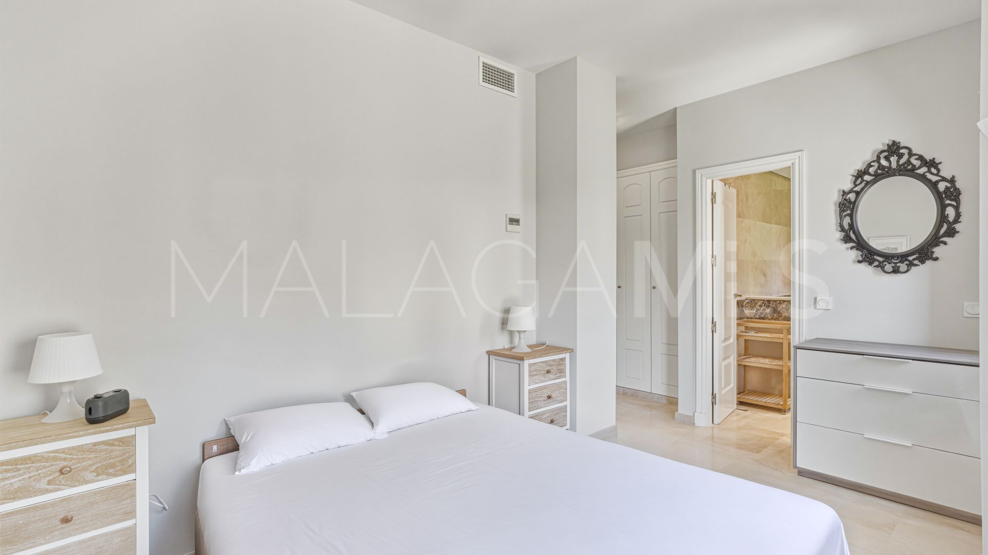 La Duquesa, pareado de 4 bedrooms for sale