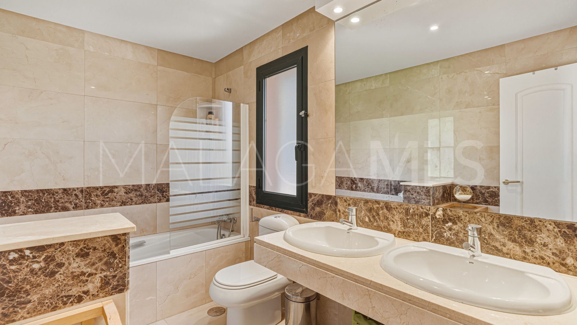 La Duquesa, pareado de 4 bedrooms for sale