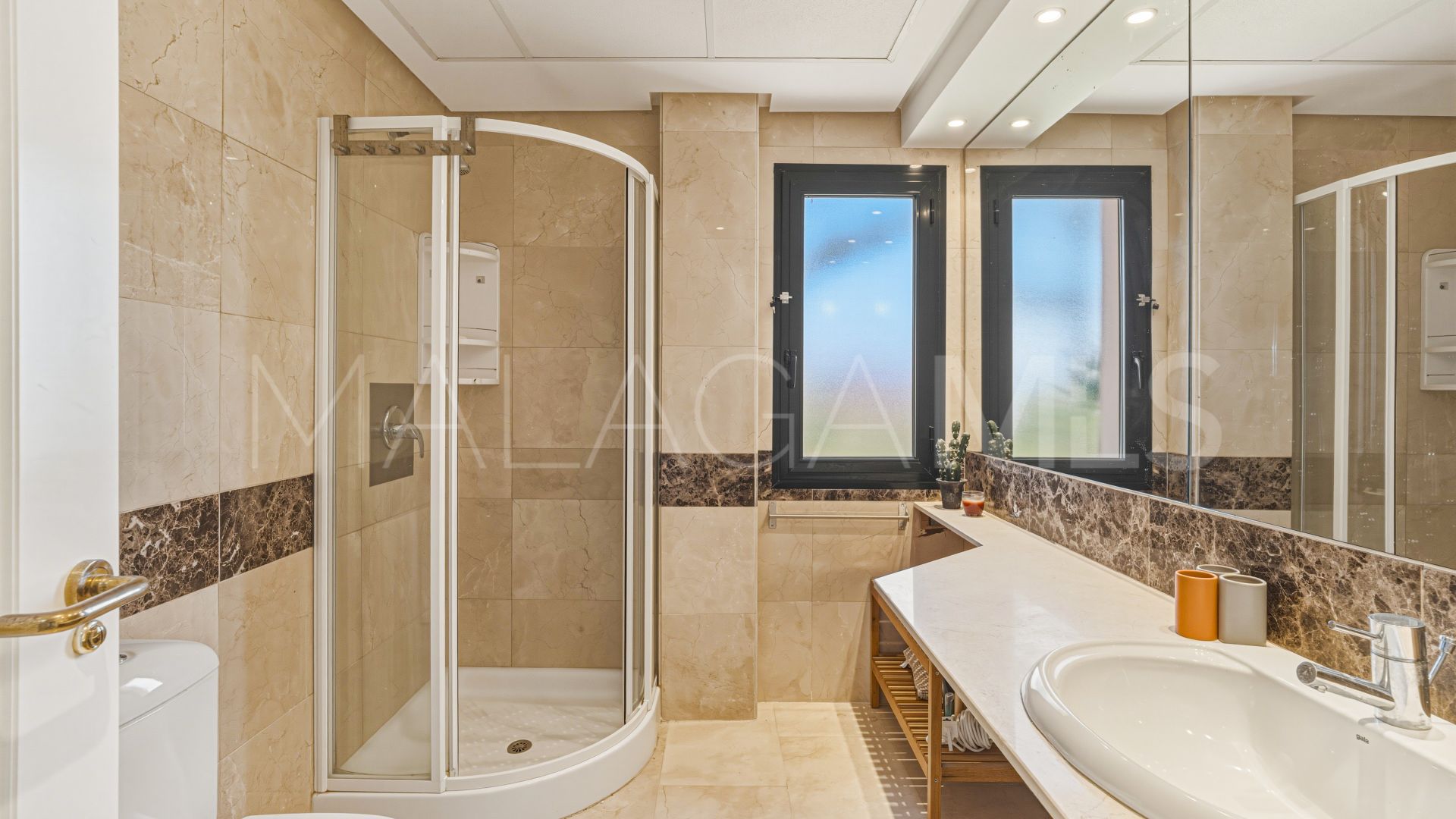 La Duquesa, pareado de 4 bedrooms for sale