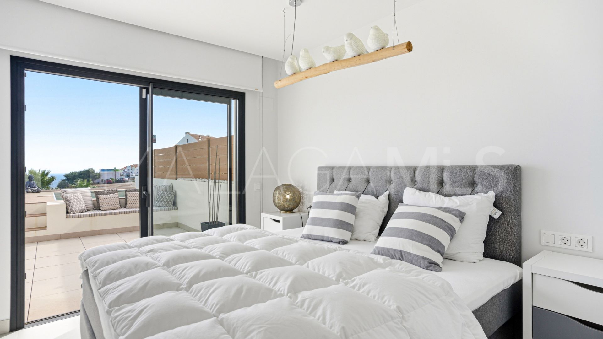 Ground floor apartment for sale in Cala de Mijas with 3 bedrooms