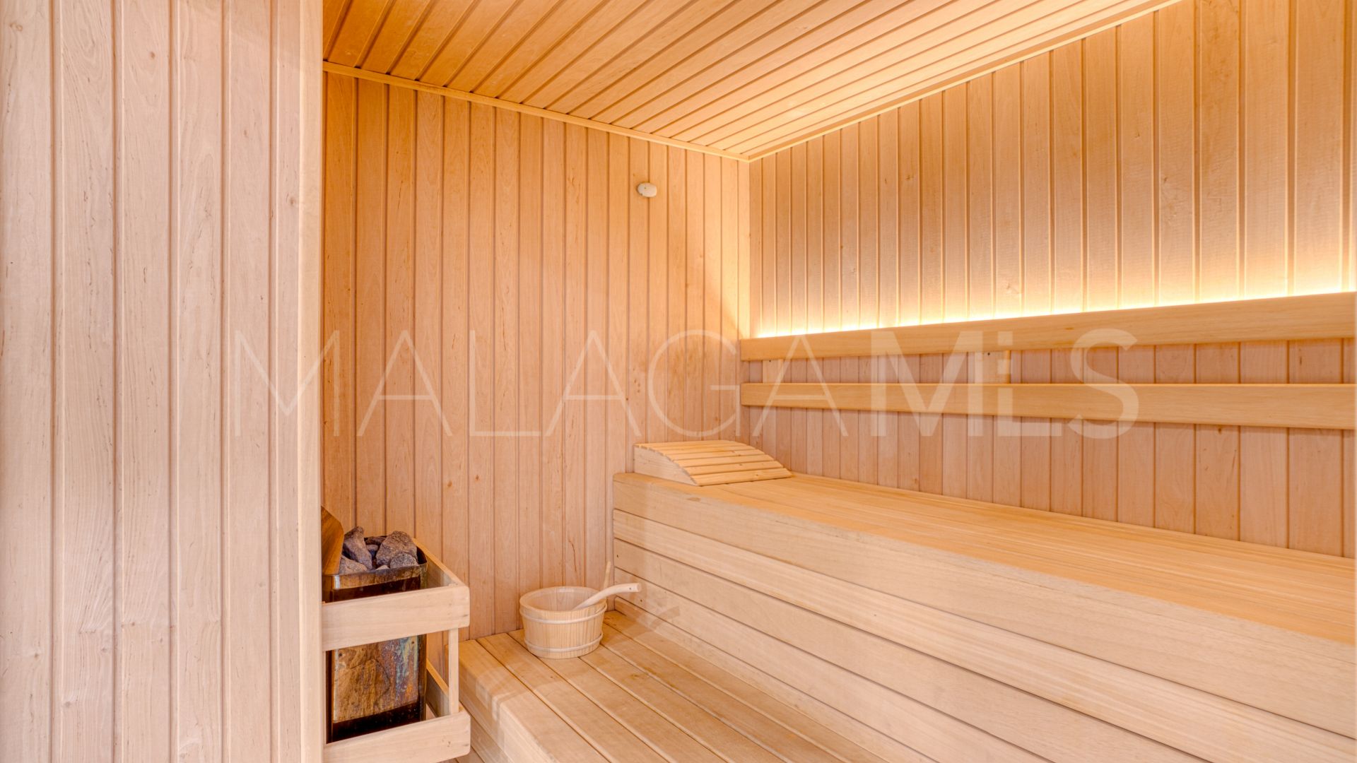 Ground floor apartment for sale in Cala de Mijas with 3 bedrooms