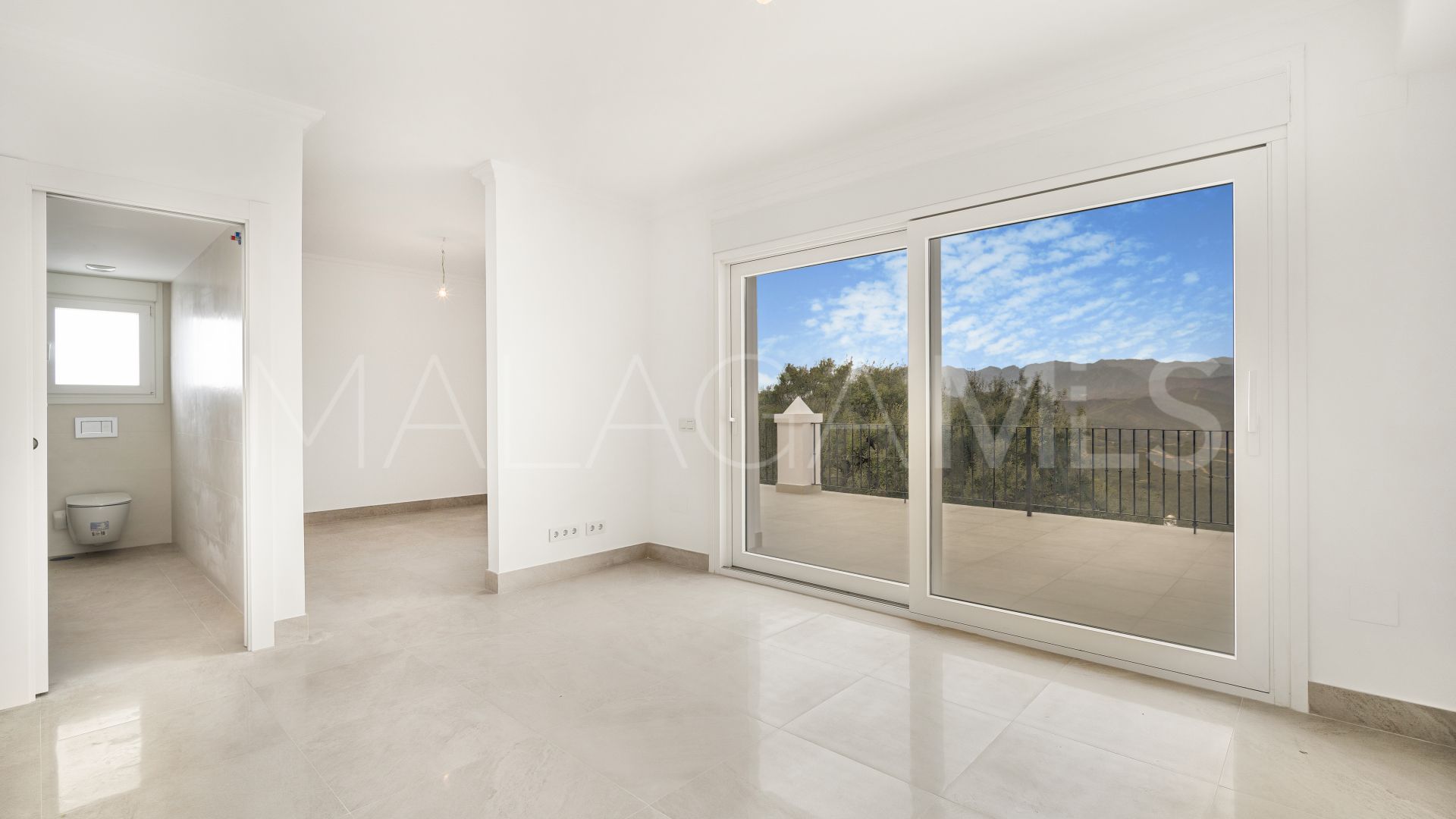 Villa for sale in La Mairena