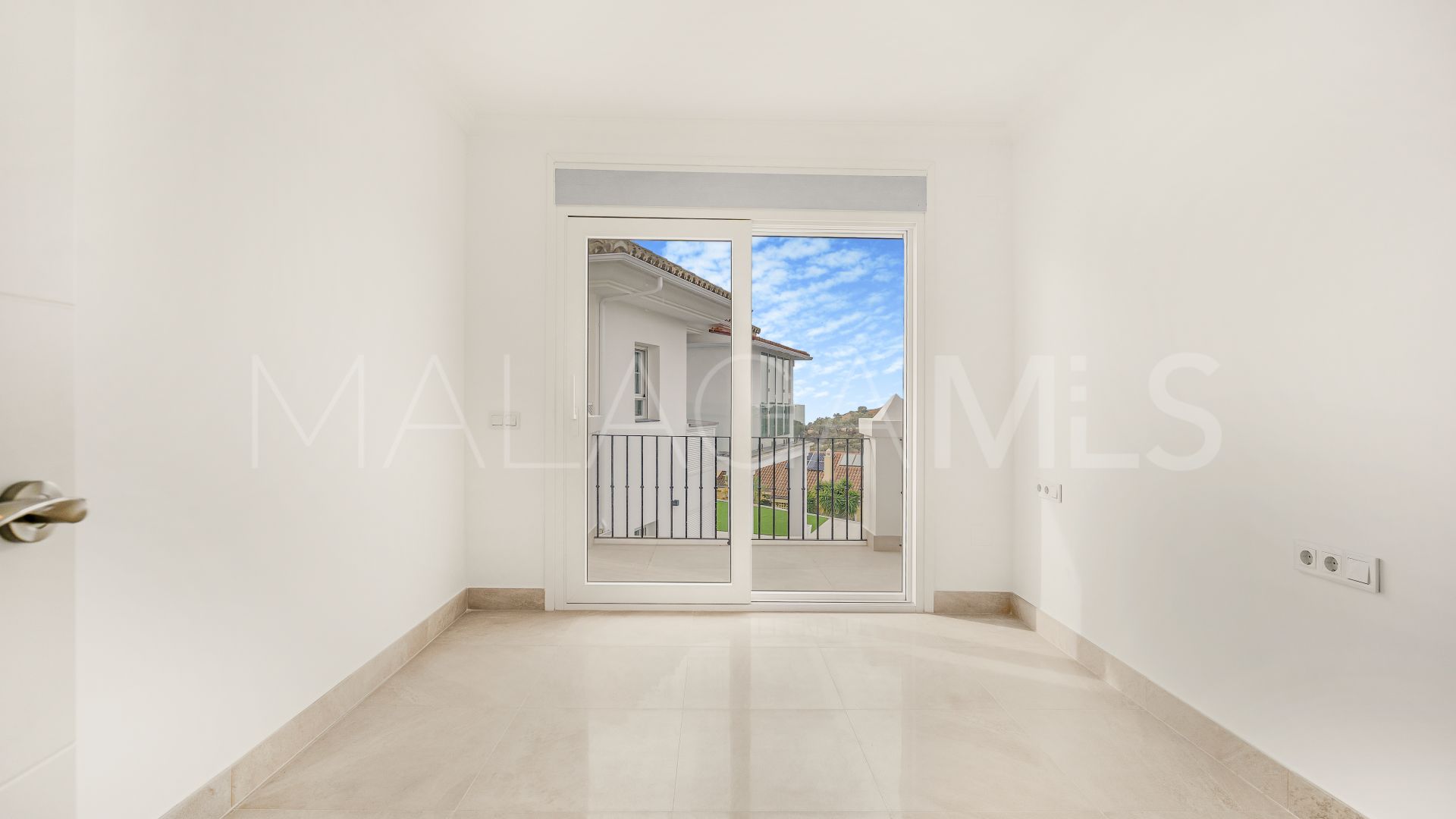 Villa for sale in La Mairena