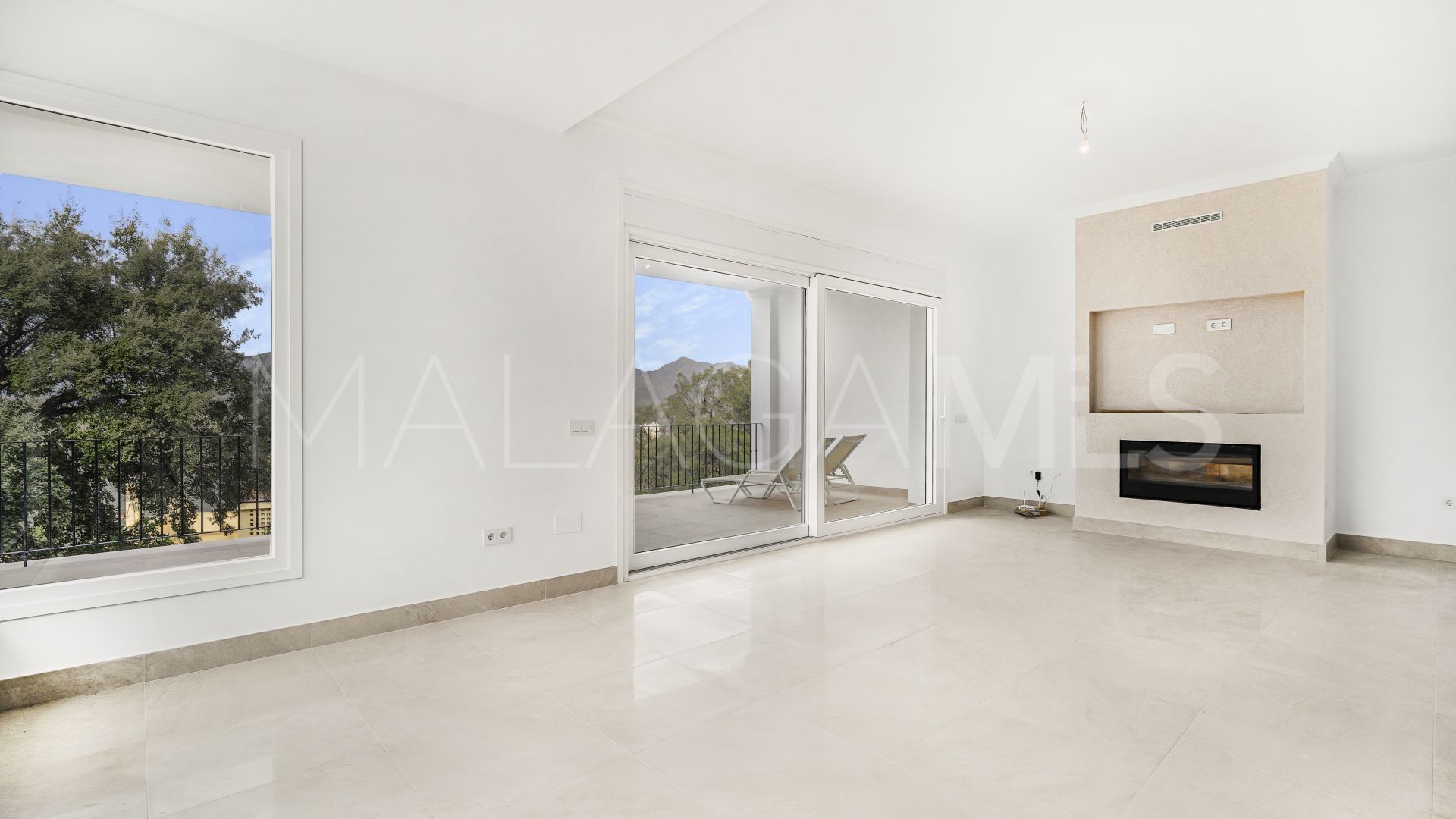 Villa for sale in La Mairena