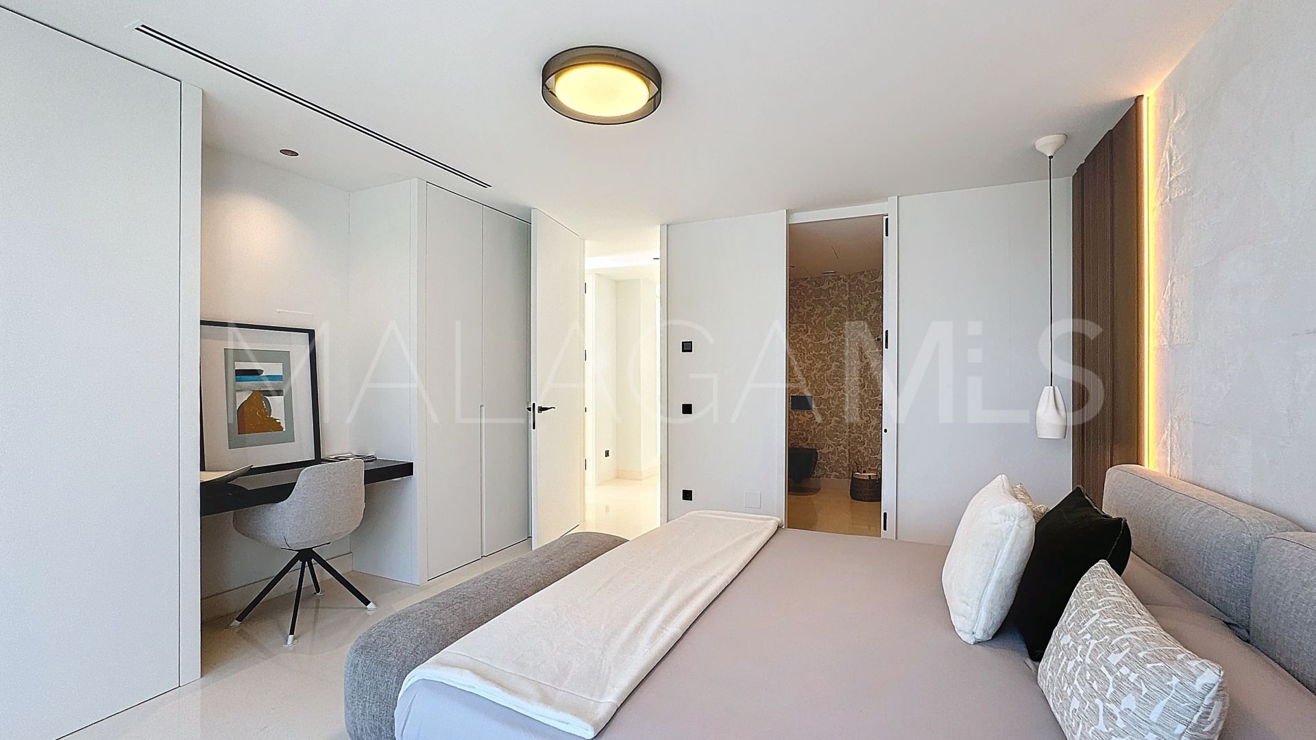 7 bedrooms villa in Sierra Blanca for sale
