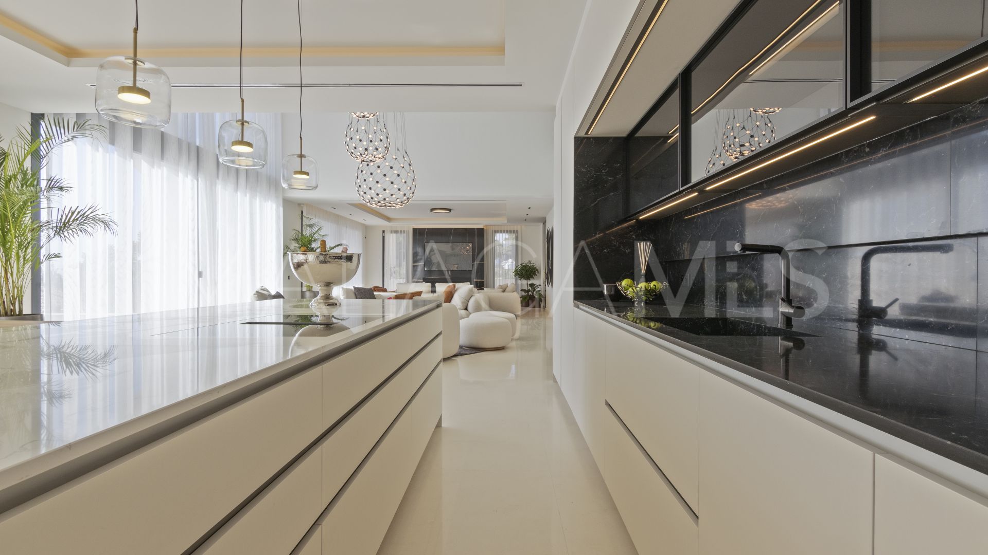 7 bedrooms villa in Sierra Blanca for sale