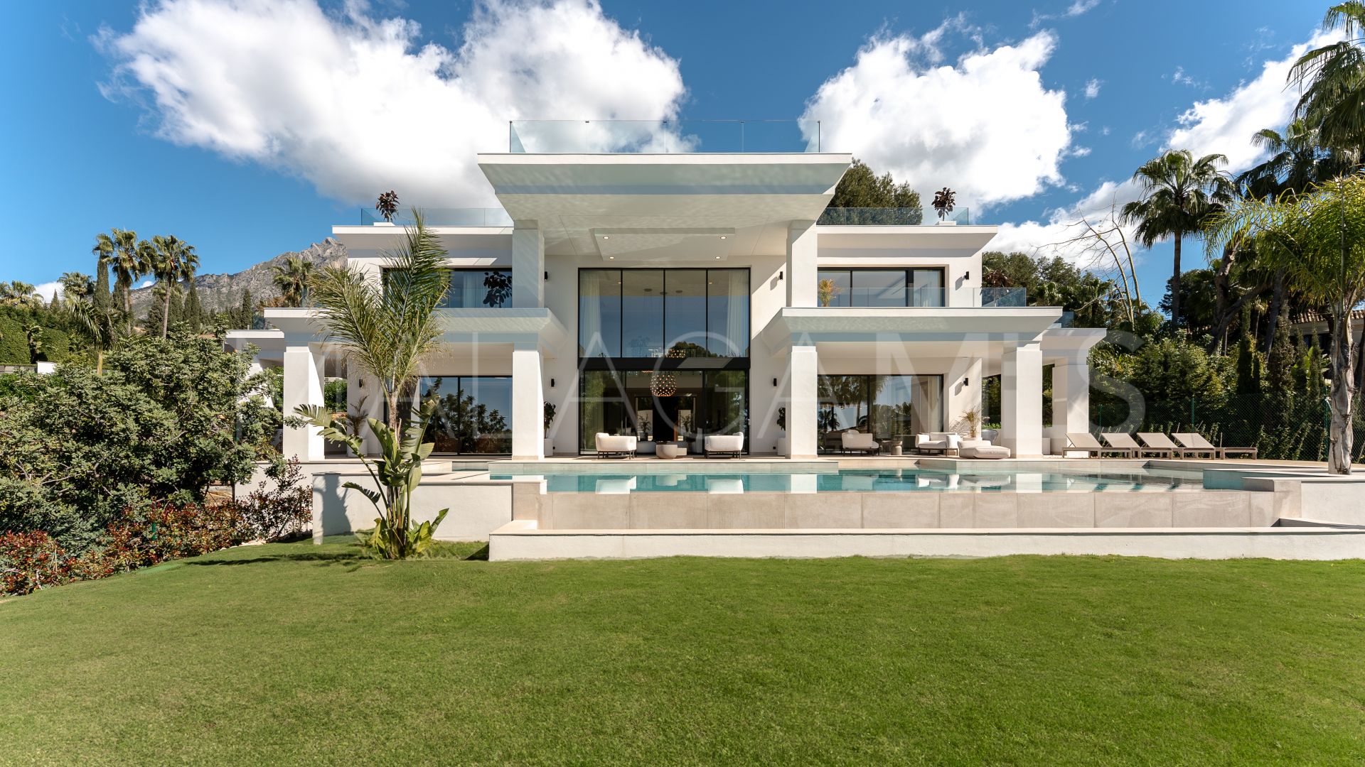 7 bedrooms villa in Sierra Blanca for sale
