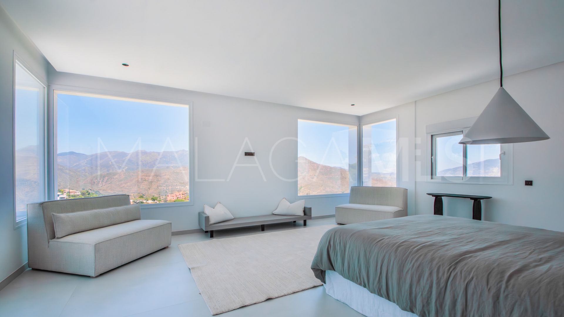 Villa for sale in La Mairena