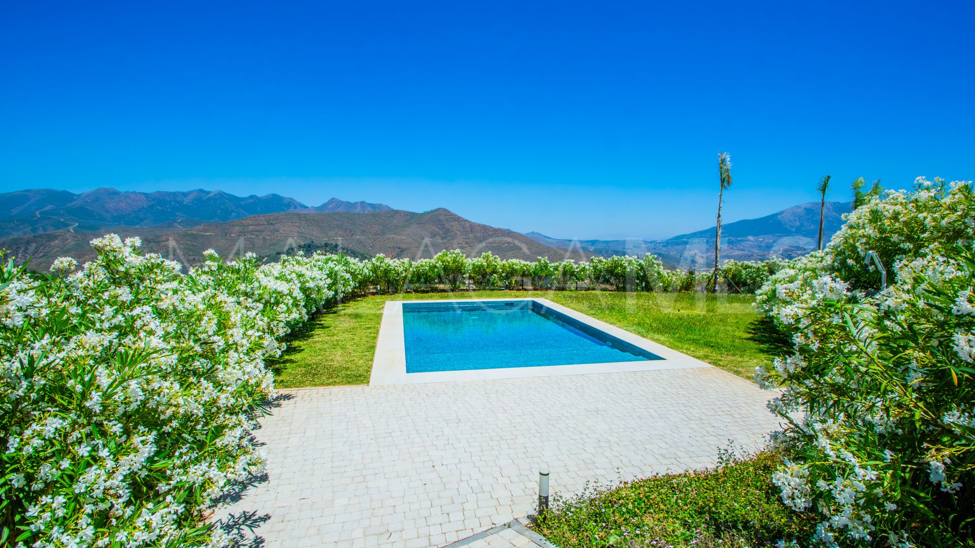 Villa for sale in La Mairena